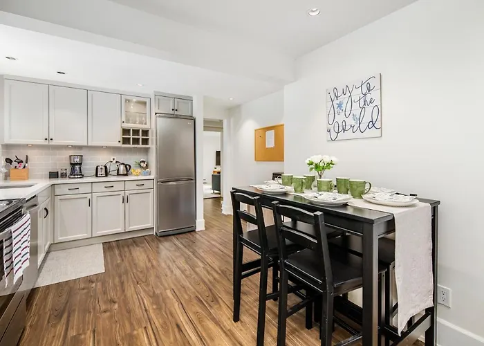 Tranquil Garden Level Retreat Near Ubc & Airport