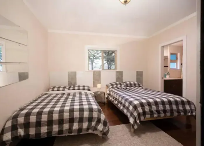 Westside Pool Home-8 Min To Downtown, Yard Parking