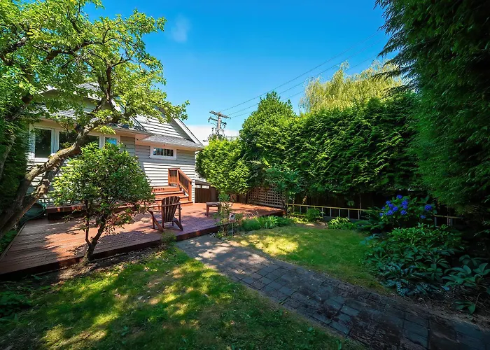 Charming Home Near Ubc With Parking & Backyard