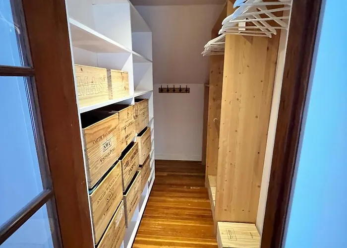 3 Level, Home Near Downtown!