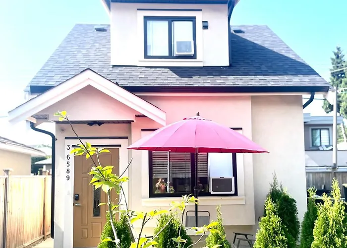 Three Bedrooms New Laneway House Near Public Transit