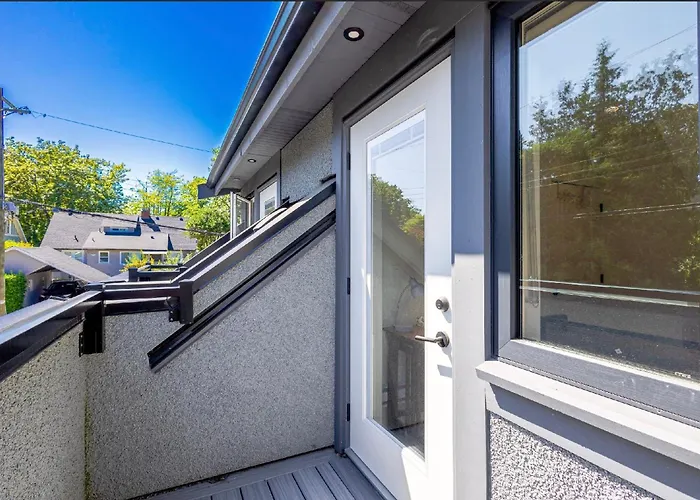 Dunbar Brand-New Laneway House